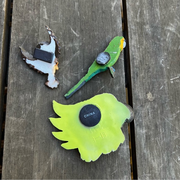 Vintage 90s Bird Refrigerators Magnets Set of Three Cockatoo Parakeet Brown Bird - Picture 5 of 9